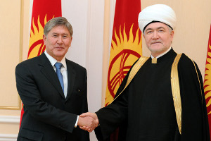 Муфтий Равиль Гайнутдин и президент Кыргызстана Алмазбек Атамбаев