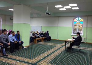 Мукаддас Бибарсов встретился со студентами вечернего отделения саратовского медресе «Шейх Саид». Фото http://dumso.ru