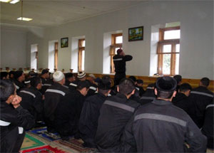 Имам прочитал проповедь заключенным-мусульманам исправительной колонии в Нижнем Тагиле Свердловской области. Фото http://www.arh.aif.ru