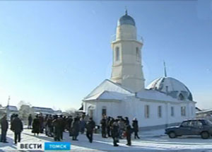В двух поселках Томской области открылись две белые соборные мечети