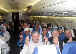 В аэропорту Махачкалы приземлился последний самолёт с дагестанскими паломниками. Фото http://islamdag.ru