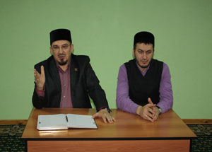 В Саратове состоялась встреча главы ДУМСО Мукаддаса Бибарсова с учащимися медресе «Шейх Саид». Фото http://dumso.ru