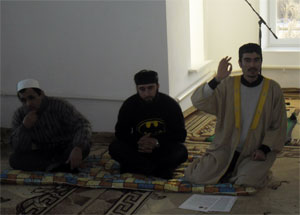 Имам Равшан-хазрат Турсунходжаев рассказал мусульманам Озинок о закяте. Фото http://dumso.ru