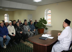 В саратовском Исламском комплексе состоялась встреча муфтия М.Бибарсова со студентами заочного отделения медресе «Шейх Саид»
