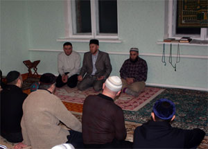 Имам Фаниль Бибарсов встретился с единоверцами в мечети п.Рыбушки Саратовской области. Фото http://dumso.ru