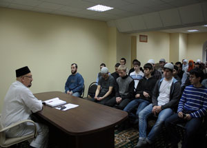 В Саратове прошла встреча студентов медресе «Шейх Саид» с муфтием М.Бибарсовым. Фото http://dumso.ru