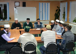 В мечети № 3 с.Средняя Елюзань Пензенской области состоялось собрание имамов всех приходов села. Фото http://dumpo.ru