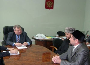 Илдуз-хазрат Исхаков встретился с главным федеральным инспектором по РМ А.Пыковым. Фото islam-rm.com