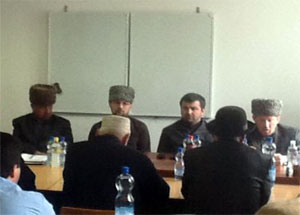  Муфтий Хазраталий Дзасежев встретился с имамами республики. Фото http://musulmanekbr.ru/