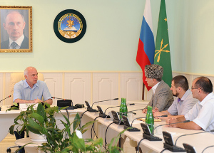 21 июня глава Адыгеи Аслан Тхакушинов встретился с муфтием республики Аскарбием Кардановым