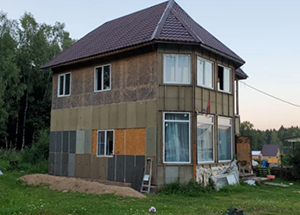 МРОМ Малоярославца проводит капитальный ремонт дома семьи павшего бойца СВО