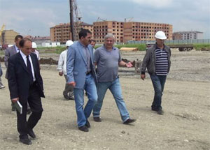 Юнус-Бек Евкуров и Ахмет Паланкоев посетили строительную площадку главной Соборной Мечети в городе Магас. Фото http://www.azanfund.org