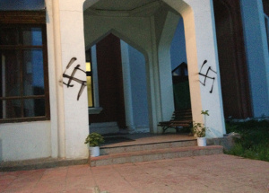 В Иваново преступники разрисовали свастиками мечеть и здание школы с татарским этно-культурным компонентом