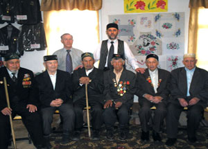 Муфтий Ф. Гарифуллин с ветеранами из родного села Чикча Тюменского района
