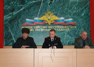 Встреча сотрудников ОВД Майкопа с представителями духовенства. Фото: mvd.ru 
