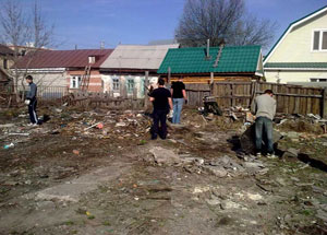 Ульяновские мусульмане расчищают участок, на котором будет построена мечеть. Фото mahalla1.ru
