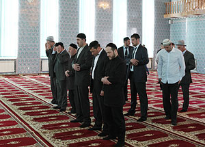 Глава Ингушетии Юнус-Бек Евкуров посетил строящуюся мечеть в с.п. Орджоникидзевское. Фото пресс-службы РИ