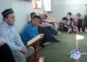 Имам мечети Кизилюрта Гаджимурад Гамзатов посетил колонию-поселение № 9. Фото http://www.riadagestan.ru