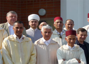 Рушан Аббясов с гостями из Марокко, принявшими участие в праздновании годовщины победы в ВОВ в г. Ногинск Московской области. Фото http://muslim-mo.com