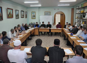 В Центральной Соборной мечети Саранска прошло собрание имамов и председателей общин ДУМ РМ. Фото http://islaminmr.com