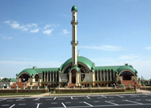 Мечеть в селе Алхан-Юрт стала украшением Чеченской Республики. Фото www.grozny-inform.ru 