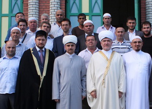 Муфтий Равиль Гайнутдин встретился с верующими в Саратовском исламском центре. Фото: dumso.ru