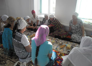 Мусульманские активистки Озинок Саратовской области провели чаепитие для женщин, которые впервые пришли в мечеть. Фото dumso.ru