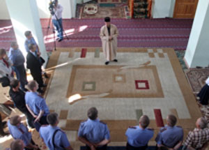 Муфтий Гаяз Фаткуллин провел экскурсию по Соборной мечети Красноярска для сотрудников полка ДПС. Фото http://islamsib.ru