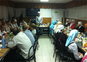 На ифтаре в подмосковной Коломне обсудили вопросы перспективы развития местной исламской общины. Фото muslim-mo.com