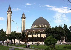 В Центральной мечети Нальчика ежедневно проводят ифтары на 350 человек. Фото kavkaz-uzel.ru