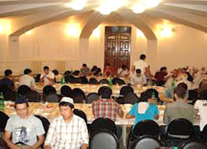 Благотворительные ифтары в месяц Рамадан проходят во всех мечетях ЧР. Фото grozny-inform.ru