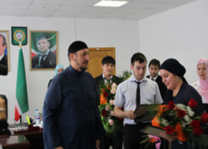 Бай-Али Тевсиев провел совещание с заместителями руководителей по воспитательной работе учебных заведений Чеченской Республики. Фото http://www.grozny-inform.ru