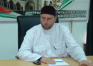 Заместитель председателя Духовного Управления мусульман Чеченской Республики Валит Куруев проверил работу имамов мечетей. Фото http://dumm.ru