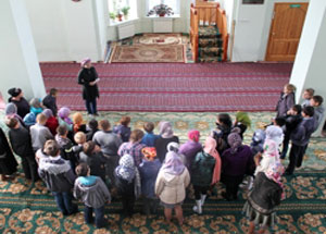 Школьники посетили с экскурсией соборную мечеть Красноярска. Фото http://www.islamsib.ru