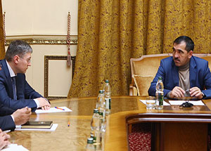 Ю.Евкуров провёл совещание по вопросу отправки ингушских паломников в хадж. Фото http://www.ingushetia.ru/