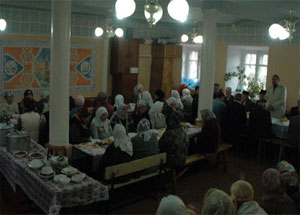 В Нижегородской Соборной мечети состоялся праздничный обед, организованный благотворительным отделом ДУМНО. Фото islamnn.ru