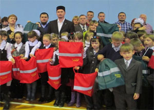 Муфтий Ислам Дашкин призвал школьников заботиться о своём здоровье и безопасности на дорогах. Фото http://dumpo.ru