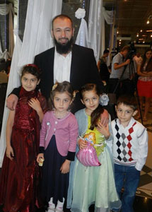 У Ибрагима Дударова осталось 4 малолетных детей. Фото http://www.islamosetia.ru/