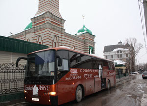 На территории саратовской Соборной мечети состоялась акция по добровольной сдаче крови. Фото http://dumso.ru