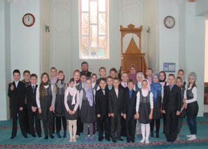 Группа учеников 3 класса посетила Центральную Соборную мечеть Саранска. Фото http://islam-rm.com