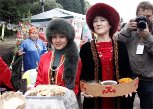 Мусульмане приняли участие в фестивале национальных культур в городе Надвоицы Республики Карелия. Фото маршрут22.рф