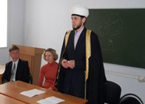 Абдулбари-хазрат Муслимов прочитал лекцию об Исламе студентам ВВАГС. Фото islamnn.ru