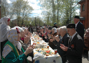 Благотворительный отдел ДУМНО провел праздничный обед для ветеранов ВОВ. Фото http://www.idmedina.ru