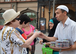 Саратовские мусульмане провели акцию «Сладкий Рамадан»