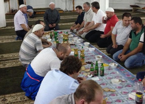 Муфтий Хазраталий Дзасежев встретился с мусульманской молодежью на ифтаре
