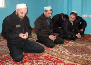 Усилиями мусульманской общины в исправительных колониях Липецка были организованы ифтары и праздничная молитва