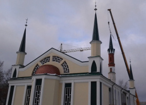 В Центральной Соборной мечети Саранска установили главный минарет