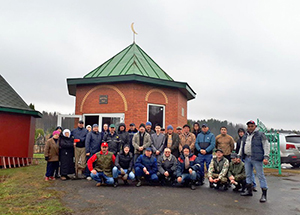 Мусульмане Ленинградской области провели субботник на кладбище