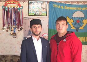 Чемпион-гиревик Азамат Бектасов подает пример для мусульманской молодежи Кургана 