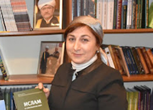 Дамир Мухетдинов поздравил Макку Султан-Гиреевну Албогачиеву с успешной защитой докторской диссертации